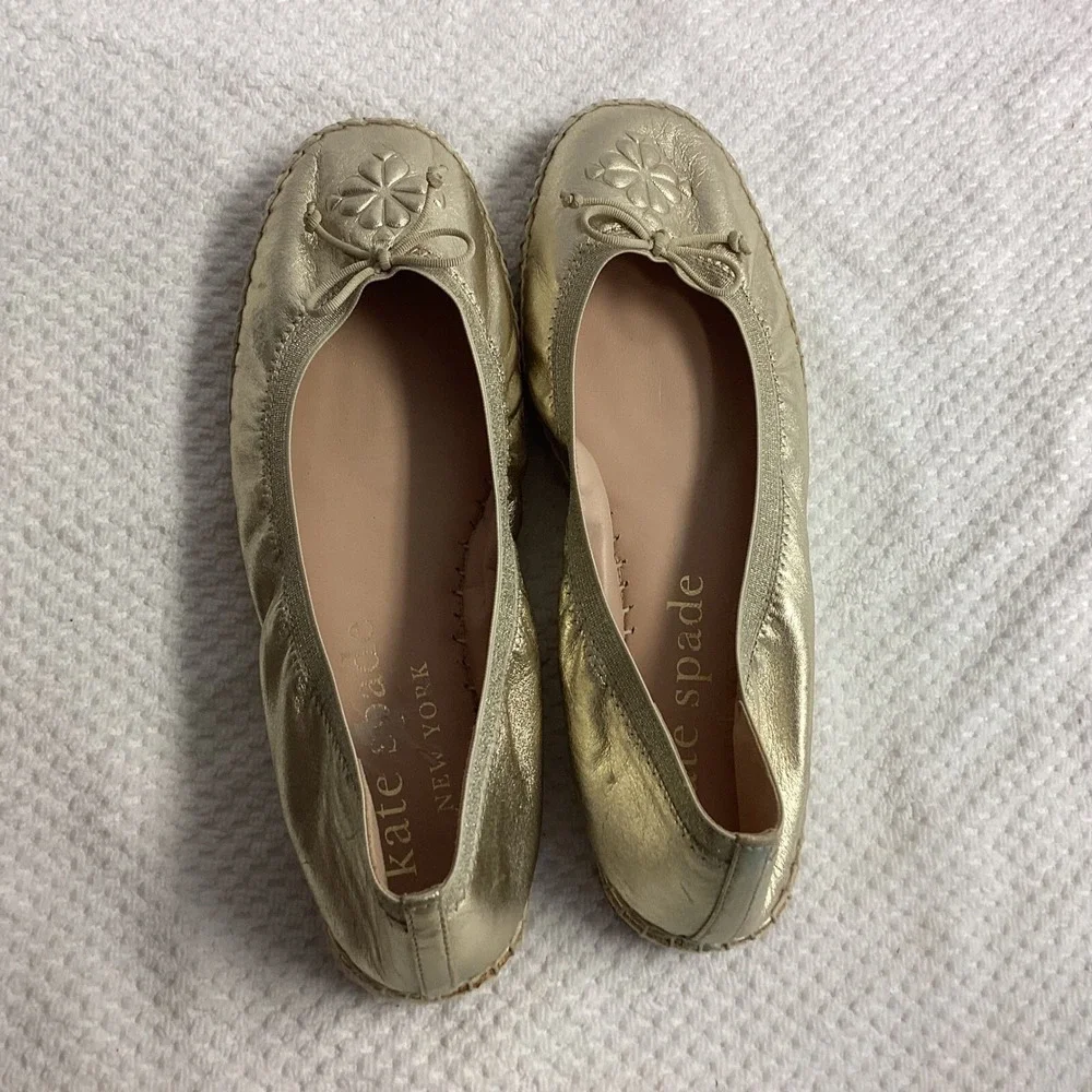 Kate‎ Spade Clubhouse Gold Espadrille Flats Flower Detail Slip On Shoes Size 9